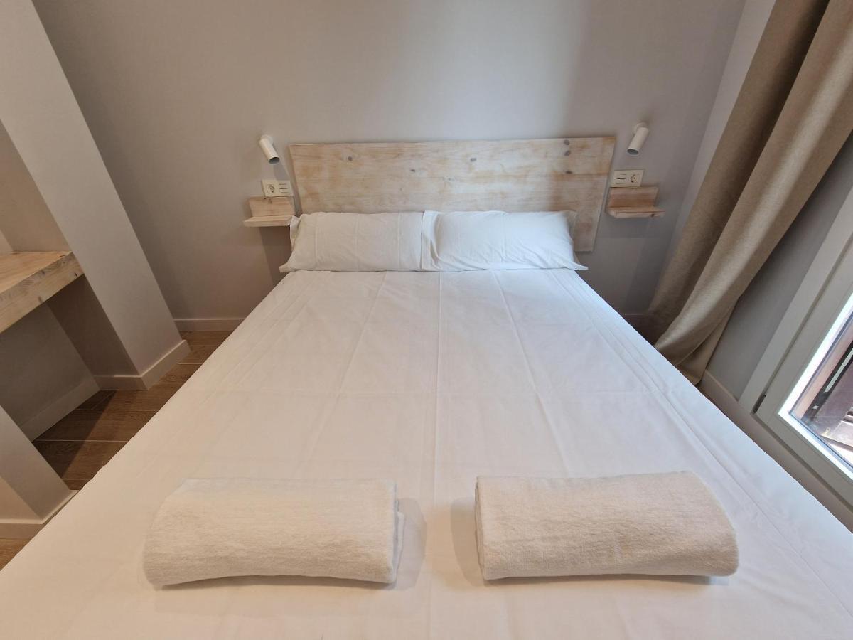 Beach Break Guesthouse - Self Check-In, San Sebastian